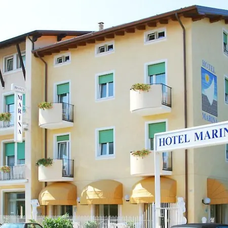 호텔 Marina