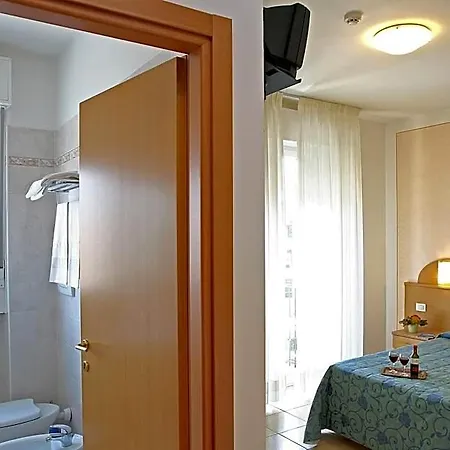 Marina Hotel 2*