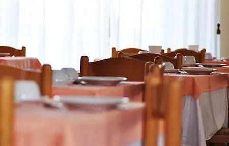 Marina فندق