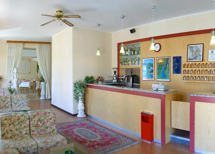 Marina Hotel 2*