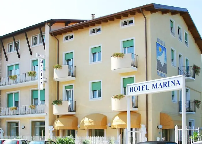 호텔 Marina